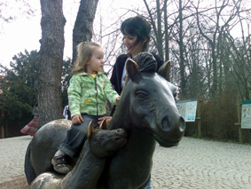 Natálka s maminkou v ZOO / Praha, 05. 04. 2009